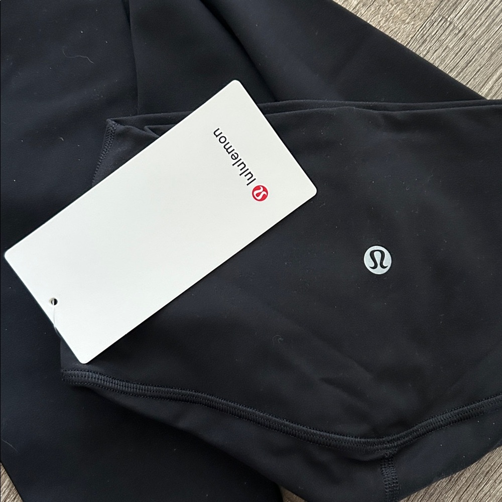 Lululemon Black Align HR Pant 25” Size 6 NWT - Picture 4 of 4